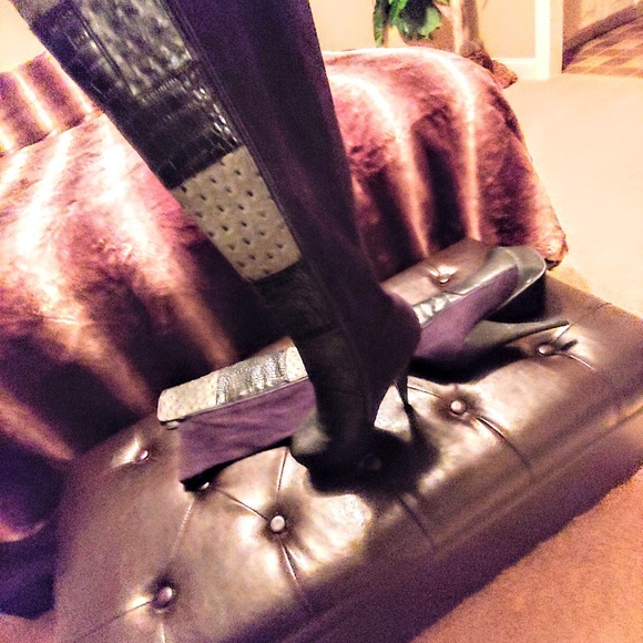 Boots - Picture 4 of 4